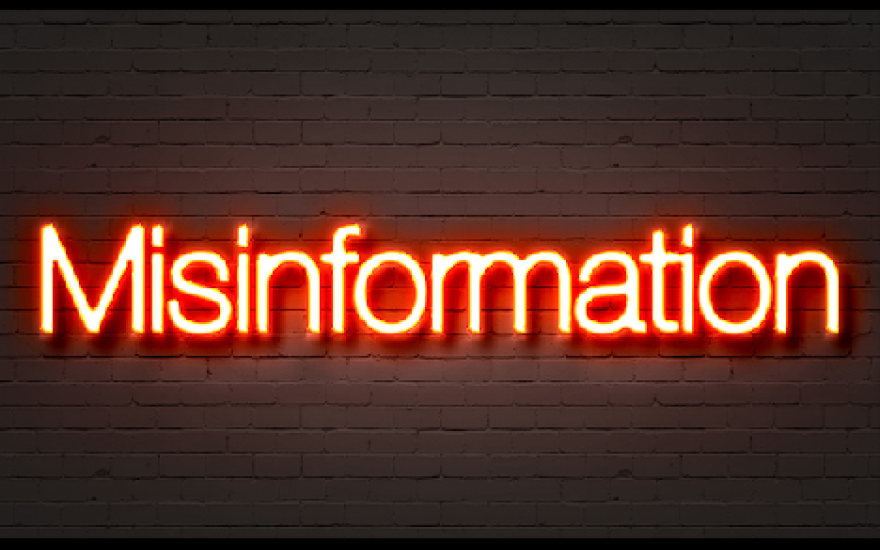Neon red sign of the word "Misinformation" 